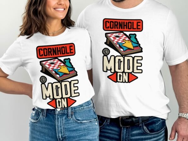 Cornhole Modus An Gartenspiel T-Shirt, Camping Freizeitspiel Shirt, Turniersieger Outfit, Wurfsack Holzbrettspiel Tee, Sommer Outdoor-Spiel - Image 4