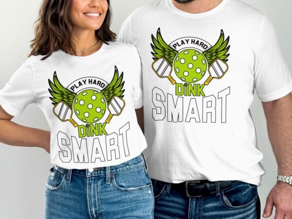 Pickleball T-Shirt, Geschenk für Sportliebhaber, Hart Spielen Und Klug Denken Motivationsspruch Tee, Lustiges Outdoor-Aktivität Team Shirt - Image 4