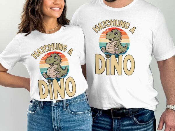 Schlüpfen Eines Dinos T-Shirt Schwangerschaft Ankündigung Pregasaurus Look Eltern in Erwartung Baby Unterwegs Shirt Babyparty Schwangere - Image 4