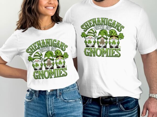 Lustiges St. Patrick's Day T-Shirt, Shenanigans mit meinen Gnomies Design, Glücksklee und Gnome Shirt, Unisex lustiges Geschenk - Image 4
