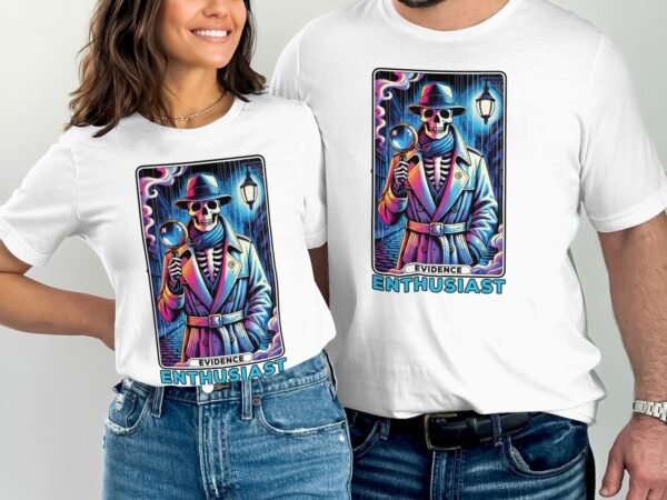 Kriminalfälle Tarot Karten T-Shirt, Mystische Tarotkarten für Krimi Fans Tee, Esoterik Kartenlegen Detektiv Top, Tarotdeck Wahrsager Shirt - Image 4