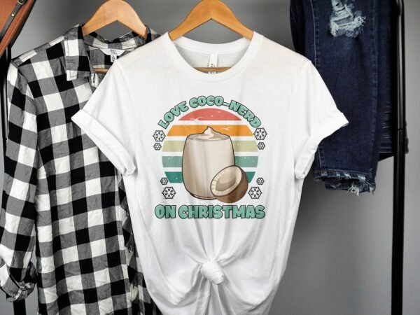 Tropisches Coquito Weihnachten T-Shirt, Traditionelles Kokosnuss Urlaubsgetränk Shirt, Festliches Puerto Rico Karibik Tee, Kokos Reisetop - Image 2