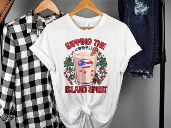 Tropisches Coquito Weihnachten T-Shirt, Traditionelles Kokosnuss Urlaubsgetränk Shirt, Festliches Puerto Rico Karibik Tee, Kokos Reisetop - Image 2