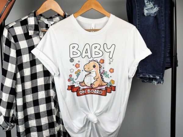 Baby on Board T-Shirt Schwangerschaft Mama Pregasaurus Babybauch Shirt Werdende Eltern Dino Shirt Mutter Vibes Schwangerschaft Familie - Image 2