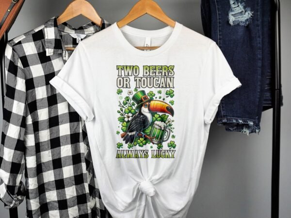 Lustiges T-Shirt mit Spruch Two Beers or Toucan, St. Patrick's Day Design, Immer Glücklich, Kleeblatt, Bierfans, Party Outfit, Geschenkidee - Image 2