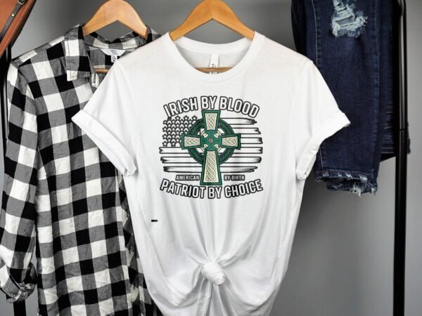 Irisch Durch Blut Patriot Durch Wahl Amerikanisches Geburts Patriot St Patrick's Day Shirt USA Flagge Irisch Keltisches Kreuz T-Shirt - Image 2