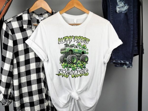 St. Patricks Day und Mardi Gras T-Shirt, Coole Fahrzeug Grafik, Lustiges Glücksbringer Design, Bunte Kleeblatt Motive, Monster Truck Fan - Image 2
