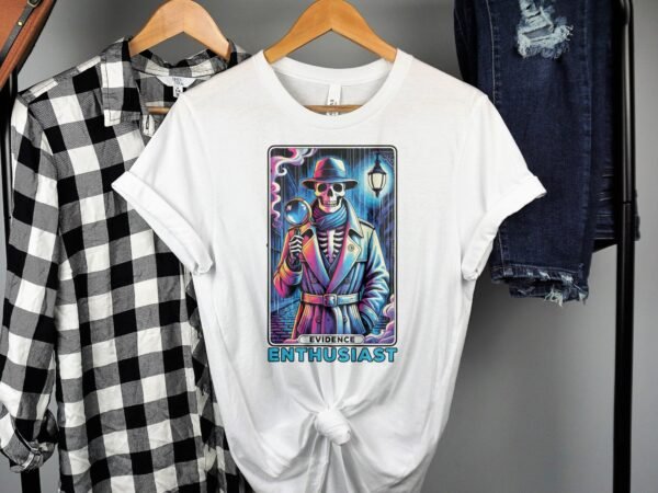 Kriminalfälle Tarot Karten T-Shirt, Mystische Tarotkarten für Krimi Fans Tee, Esoterik Kartenlegen Detektiv Top, Tarotdeck Wahrsager Shirt - Image 2
