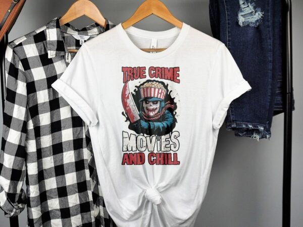 Kriminalfälle True Crime T-Shirt, Popcorn Horrorfilm Geschichten für Krimi Fans Tee, Rätsel Maskierter Verbrecher Top, Ermittlungen Shirt - Image 2