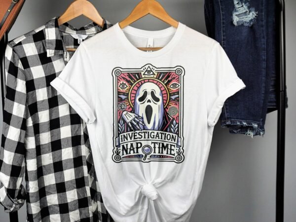 Kriminalfälle Tarot Karten T-Shirt, Mystische Tarotkarten für Krimi Fans Tee, Esoterik Kartenlegen Detektiv Top, Tarotdeck Wahrsager Shirt - Image 2