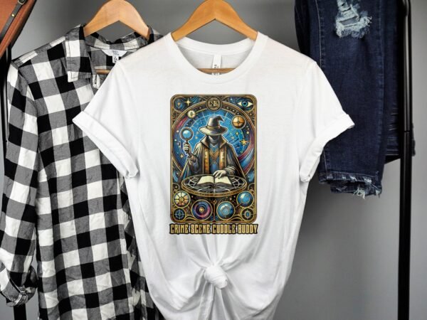 Kriminalfälle Tarot Karten T-Shirt, Mystische Tarotkarten für Krimi Fans Tee, Esoterik Kartenlegen Detektiv Top, Tarotdeck Wahrsager Shirt - Image 2