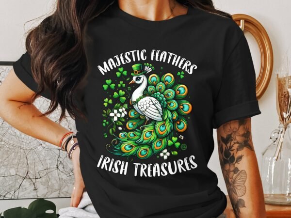 St. Patricks Day T-Shirt mit majestatischen Federn Shirt Irische Schätze Glückssymbole Lustiges Pfauenmotiv Shirt Glückskleeblatt Magie Tee - Image 3