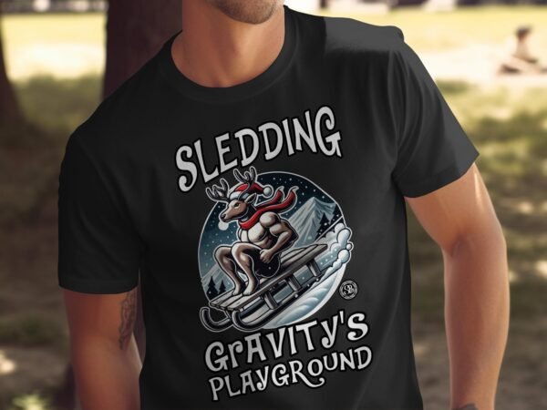 Lustige Elch Schlitten Grafik Weihnachten TShirt, Wintersport TShirt, Elch Schlittenfahren Design, Gravity's Playground TShirt - Image 5
