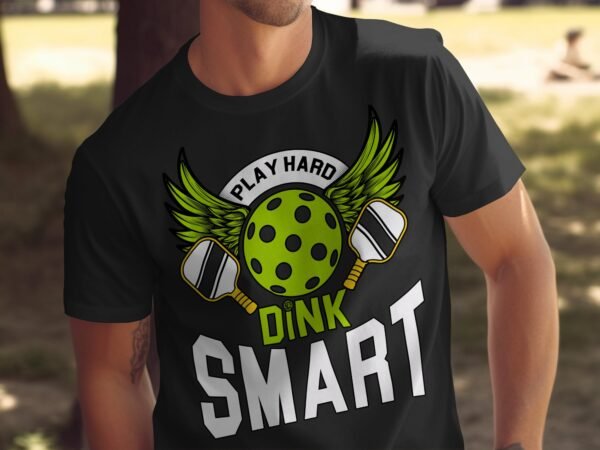 Pickleball T-Shirt, Geschenk für Sportliebhaber, Hart Spielen Und Klug Denken Motivationsspruch Tee, Lustiges Outdoor-Aktivität Team Shirt - Image 5