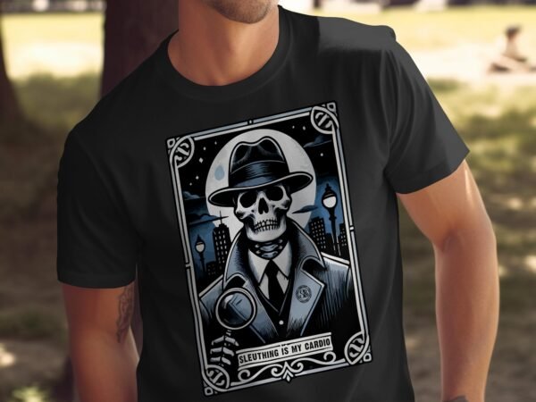 Kriminalfälle Tarot Karten T-Shirt, Mystische Tarotkarten für Krimi Fans Tee, Esoterik Kartenlegen Detektiv Top, Tarotdeck Wahrsager Shirt - Image 5
