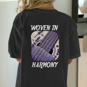 Musik T-Shirt Gitarre Lavendel Design Flanell Textur Gewebte Harmonie Musikliebhaber Vintage Shirt Boho Klang Natur Festival Lagerfeuer Tee