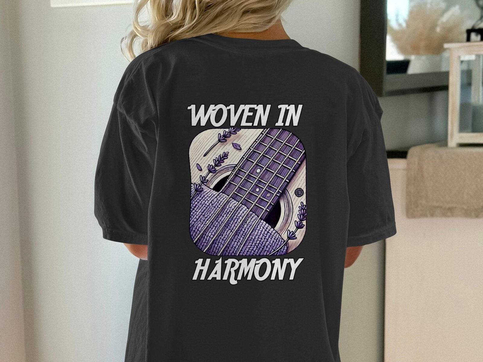 Musik T-Shirt Gitarre Lavendel Design Flanell Textur Gewebte Harmonie Musikliebhaber Vintage Shirt Boho Klang Natur Festival Lagerfeuer Tee