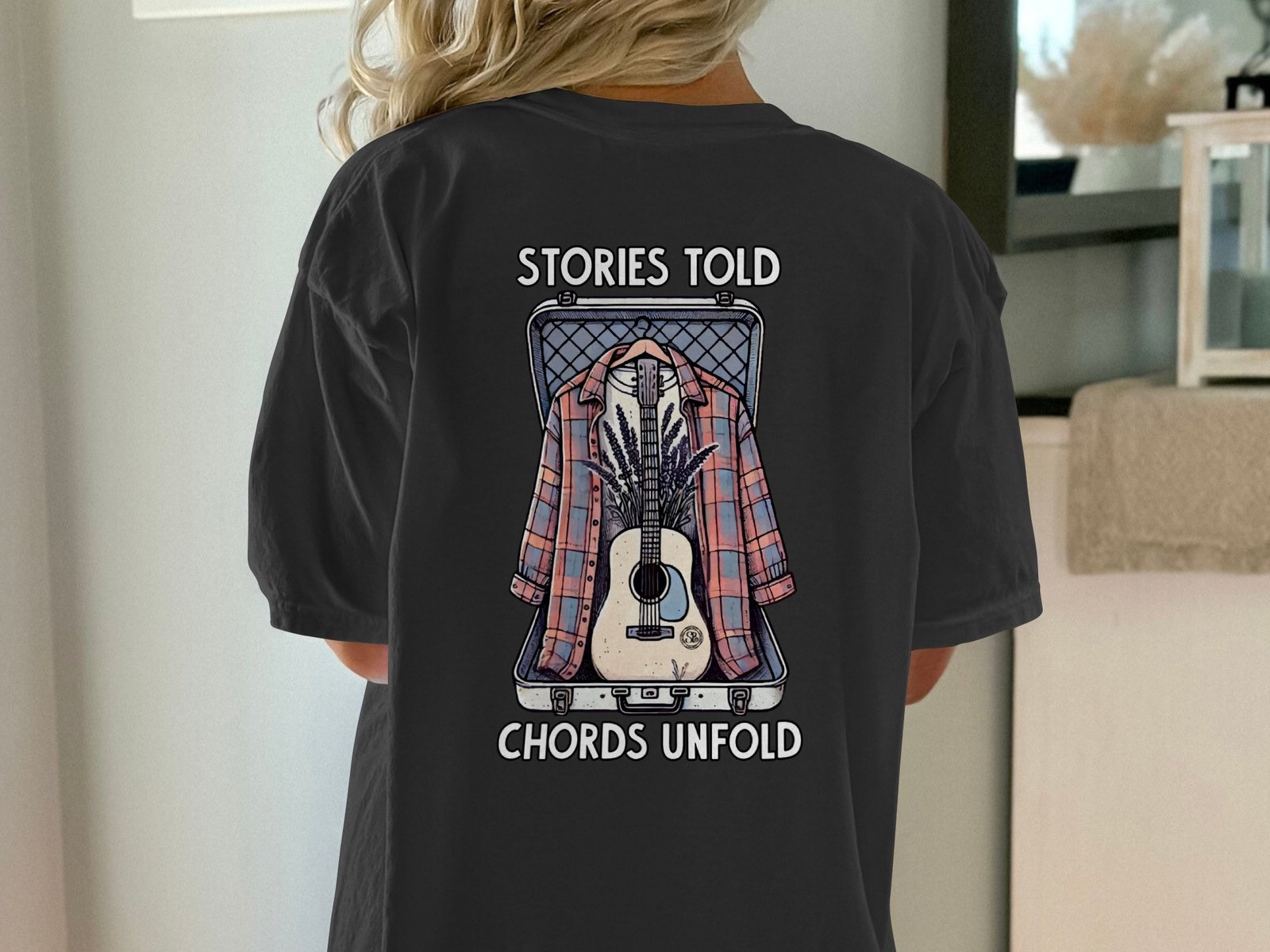 Musikgeschichten T-Shirt Musik Lavendel Shirt Akustikgitarre Lagerfeuer Shirt Reisekoffer Hemd Shirt Straßenmusik Soft Akkorde Noten Tee