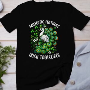 St. Patricks Day T-Shirt mit majestatischen Federn Shirt Irische Schätze Glückssymbole Lustiges Pfauenmotiv Shirt Glückskleeblatt Magie Tee