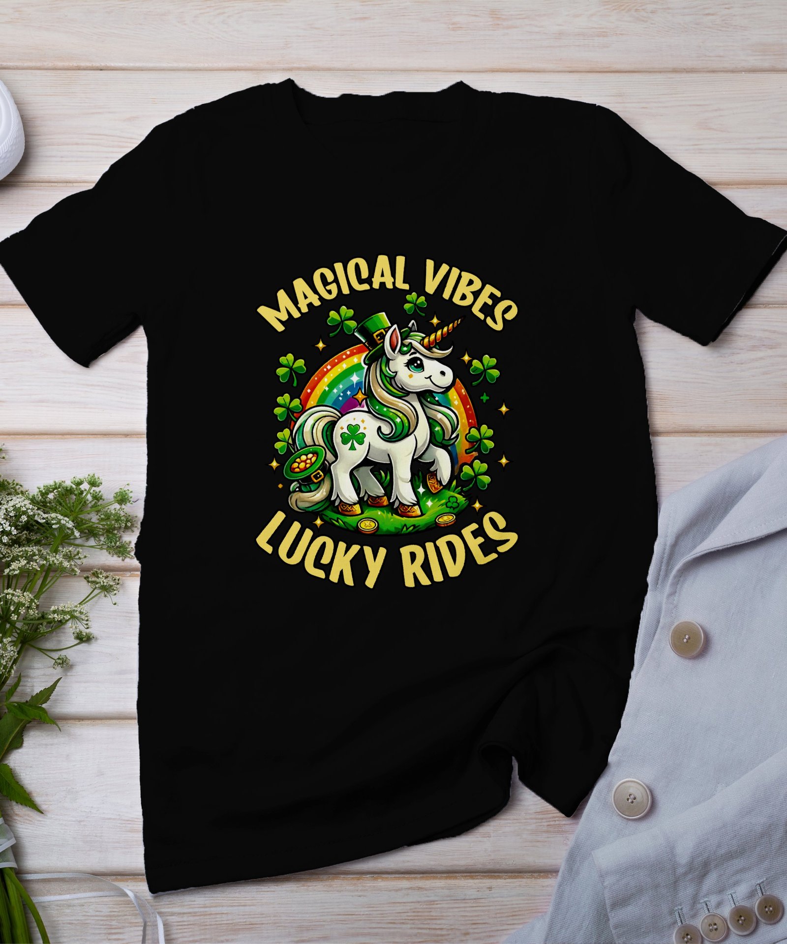 Magische Vibes T-Shirt, Glücklicher Einhorn Reit, Regenbogen Clover Design, coole Grafiken für Erwachsene und Kinder