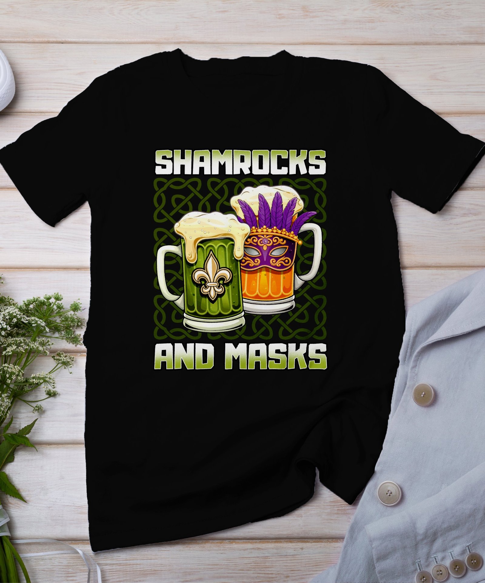 Lustiges St. Patricks Day Shirt, Mardi Gras T-Shirt, Shamrocks and Masks, Bierkrüge mit Klee und Maske, Geschenkideen