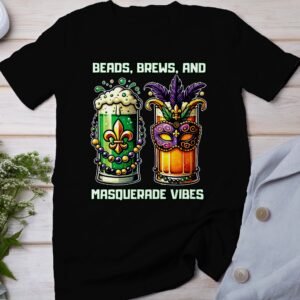 Schickes T-Shirt zum St. Patricks Day und Mardi Gras, Perfekt für Feierlichkeiten, Beads Brews and Masquerade Vibes Design