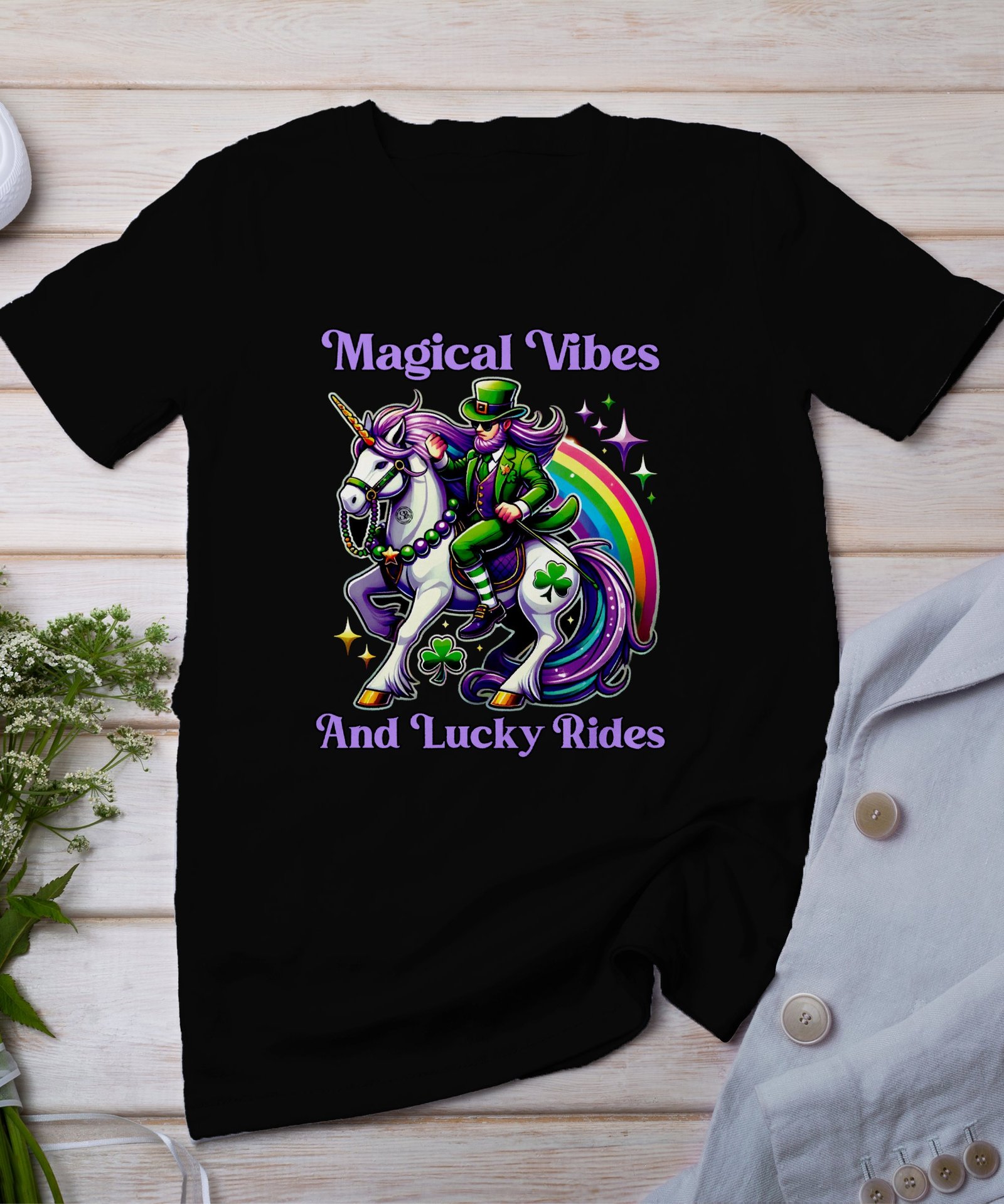 Magische Schwingungen und Glückliche Fahrten T-Shirt, Einhorn T-Shirt, Lustiges irisches T-Shirt, Regenbogen Einhorn Geschenk