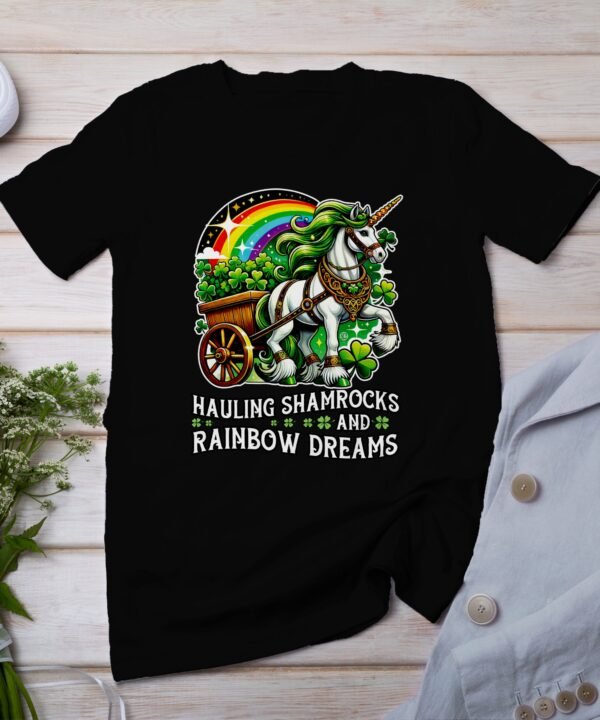 Magisches Einhorn T-Shirt, Irisches Einhorn Print, Hauling Shamrocks, Regenbogenträume Design, St. Patricks Day Shirt, Geschenkidee