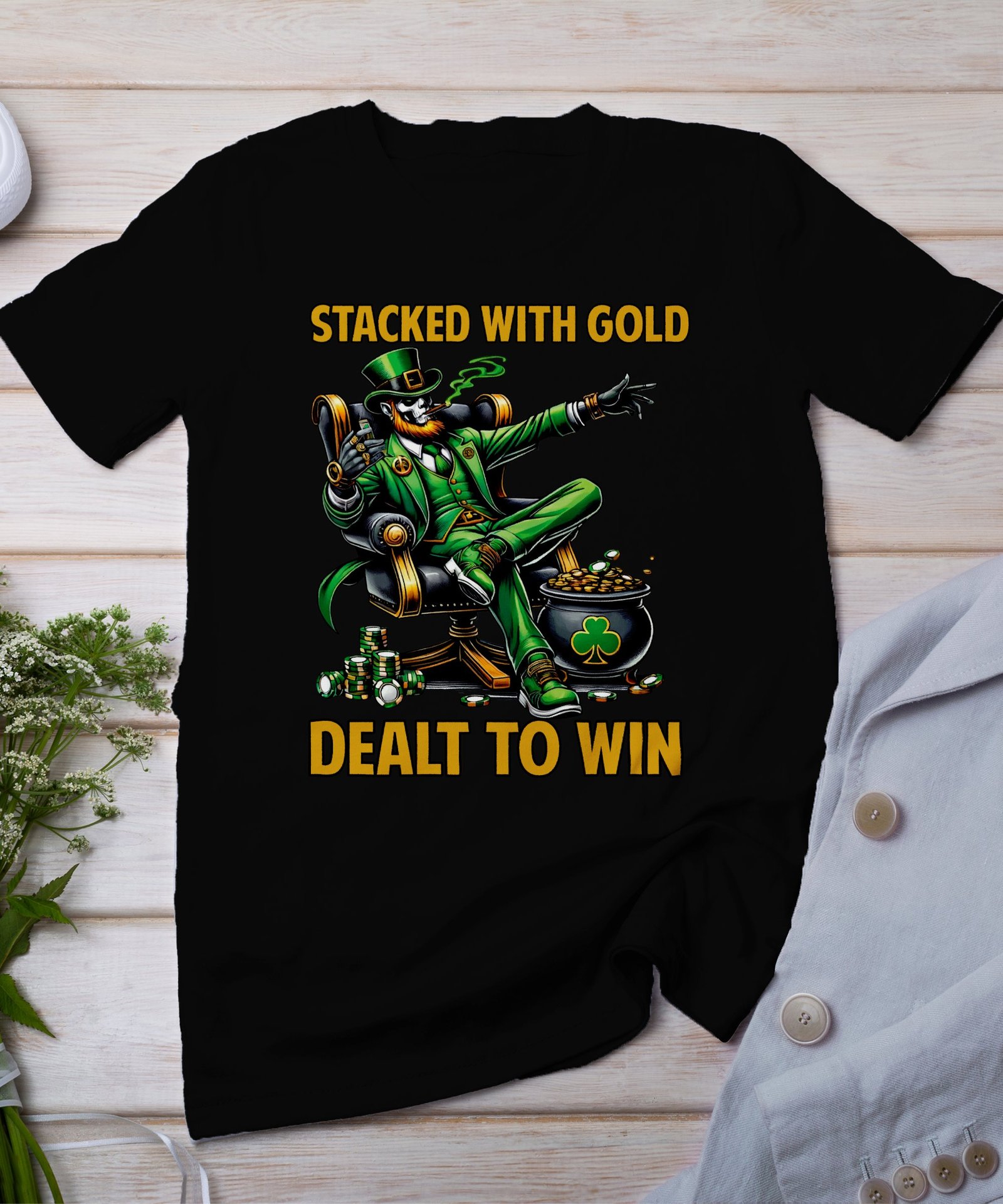 St. Patrick’s Day Poker Shirt, Casino Stacked With Gold, Dealt To Win Tee, Lucky Leprechaun Playing Cards T-Shirt Herren