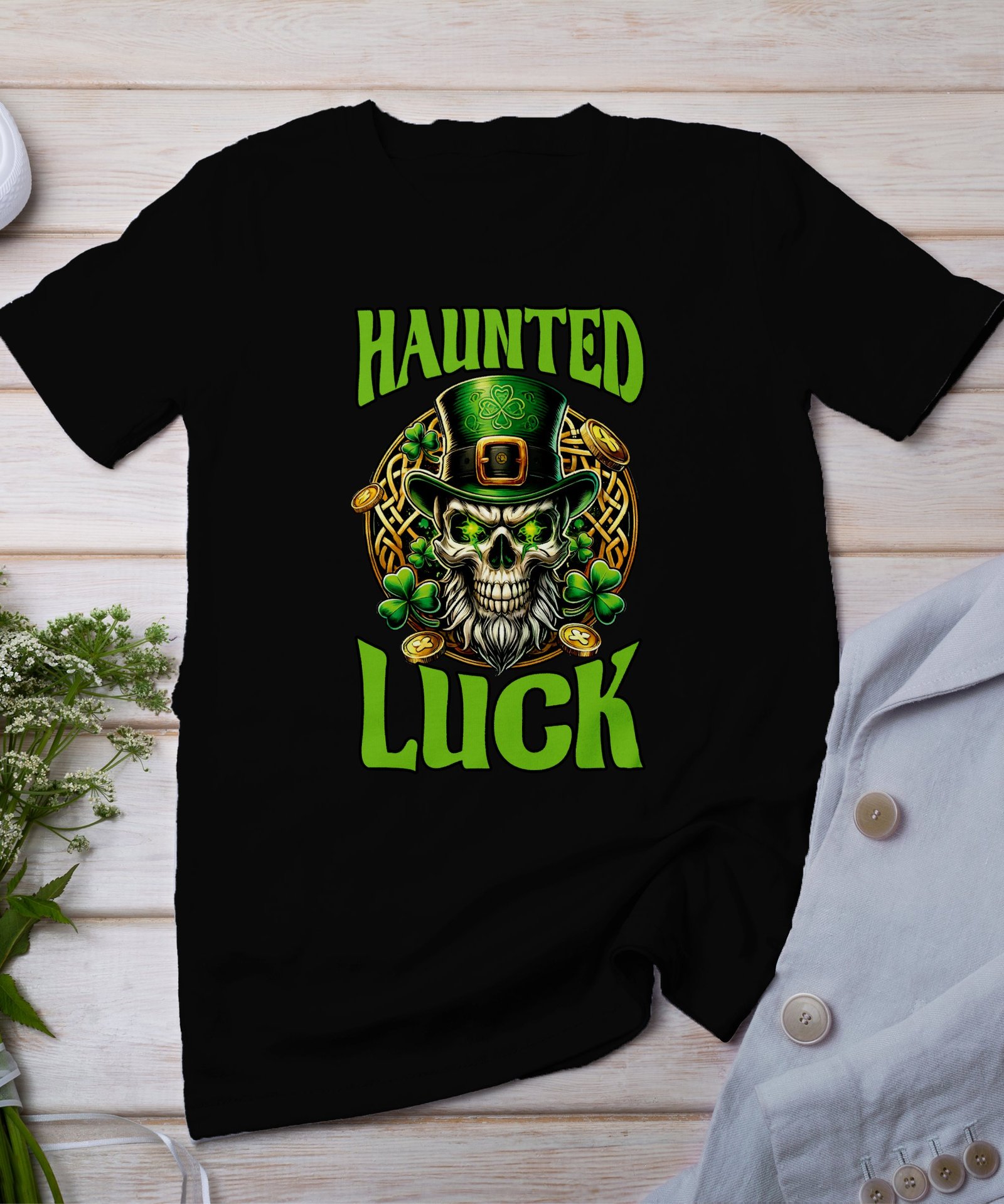 Gruselige Glück T-Shirt, Schädel mit Hut und Kleeblatt, Irland Motiv, Lustiges St. Patricks Day Geschenk, Halloween inspirierte Mode