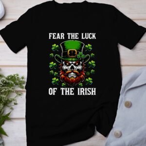 Gruseliges Schädel T-Shirt, Irischer Schädel mit Kleeblättern, St Patricks Day Shirt, Irische Mode, Gruseliges Irisches Design