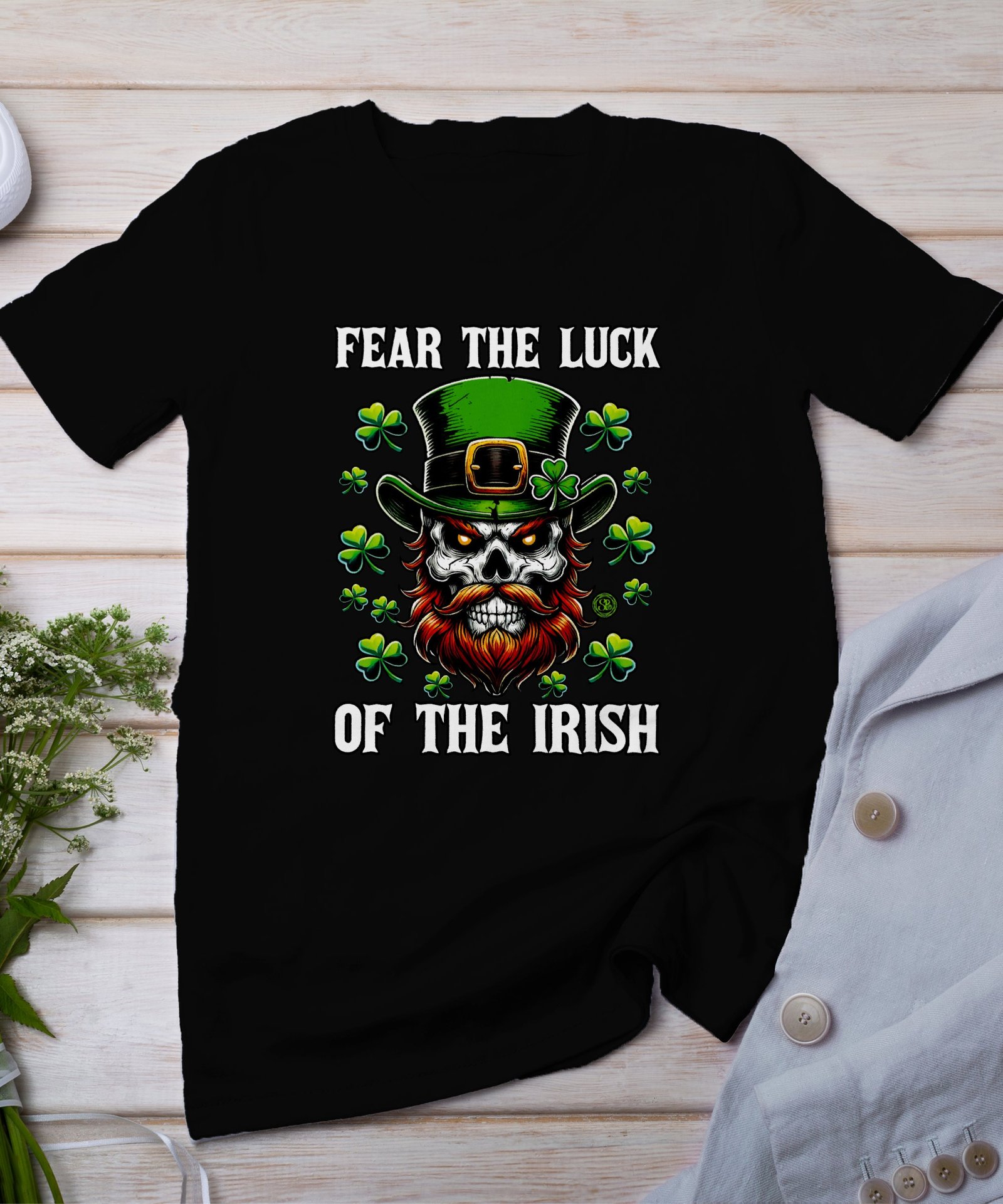 Gruseliges Schädel T-Shirt, Irischer Schädel mit Kleeblättern, St Patricks Day Shirt, Irische Mode, Gruseliges Irisches Design