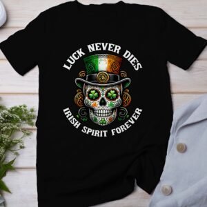 Glück stirbt nie, Irischer Geist für immer, Schädel Shirt, Glücksbringer Shirt, Irischer Stolz Shirt, St. Patrick's Day T-Shirt