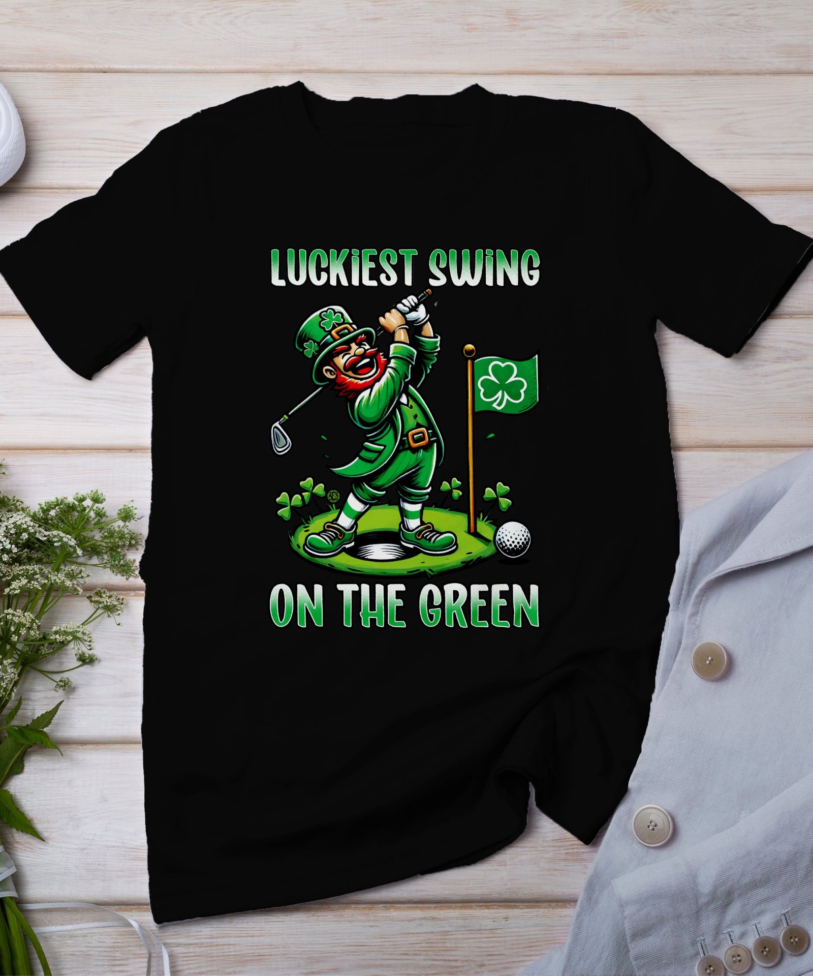 Glücklichster Schwung auf dem Grün, Lustiges Golf T-Shirt, St. Patrick’s Day Geschenk Tee, Irisches Golfspiel, Shamrock Golf Shirt